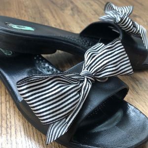Black & White Women’s Slides